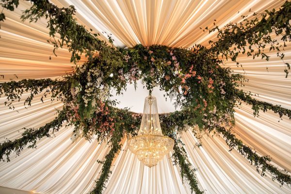 030-dublin-micro-wedding-sb-floral-greenery-garlands-crystal-chandelier